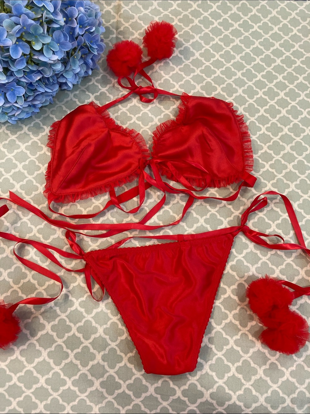 Victoria’s Secret Very Sexy Heartbreaker Satin Heart Tie Bralette Panty Set XL